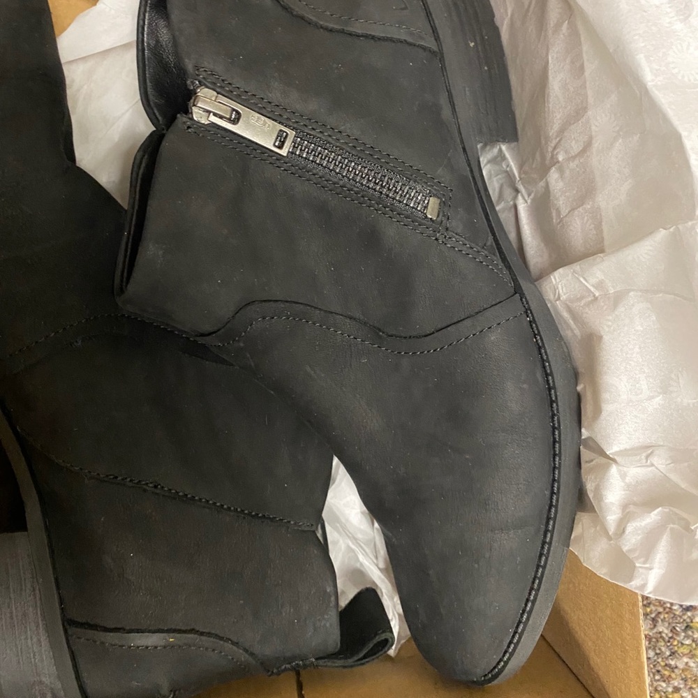 UGG Aueroll bootie